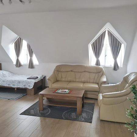 P16 Apartment Hajduboszormeny Bagian luar foto